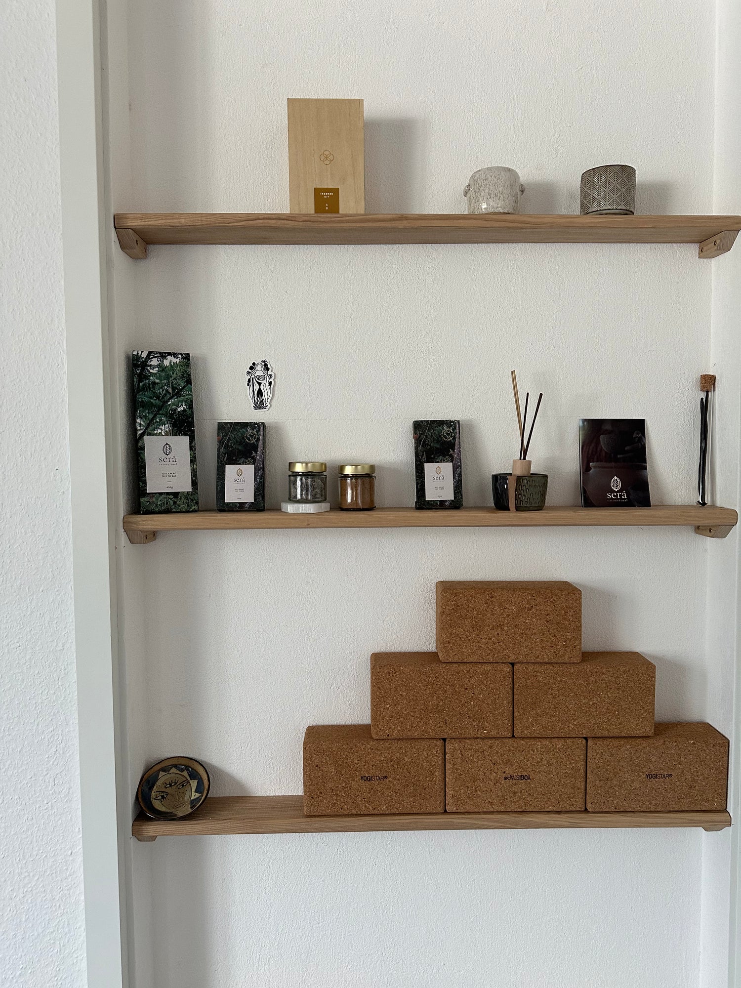 Biete hochwertigen Cacao mit Seele an – im Laden, Studio oder deinem Cacao-Circle. Faire Konditionen & echte Partnerschaft.